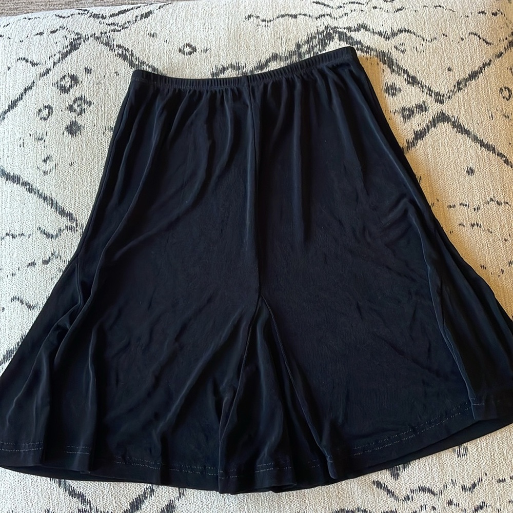 Chico’s Travelers Black Flared Stretch Acetate Midi Skirt, Size M Chico’s 1 - Picture 5 of 5